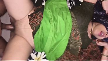 Adik Tiri Desi Digebukin Abang Tirinya Pas Di Rumah Sendirian, Film Penuh, Suara Hindi Bikin Makin Panas.