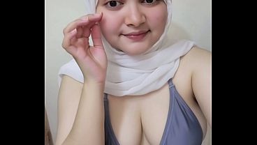 Hari-hari Pertama Goyang Twerk Pakai Hijab, Bikin Makin Panas