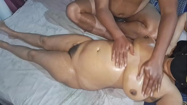 Desi Indian Bhabhi Bugil Dijilat Sampai Muncrat Di Atas Ranjang