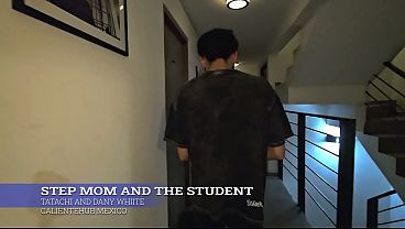Ibu Tiri Lagi Ngajarin Murid, Panasnya Bikin Nggak Tahan.