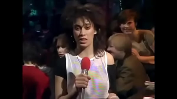 Eurythmics – Panggung Panas 1983, Nge-rock Sambil Bikin Merem Melek