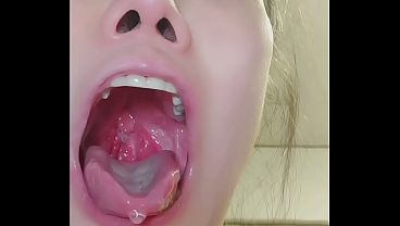 Mulut Lo Dijabanin, Lidah Ngejelasin Dalem, Muntah-muntah Sambil Air Liur Netes, Tenggorokan Digebukin Sampe Langit-langit Ngerasa Sakit.