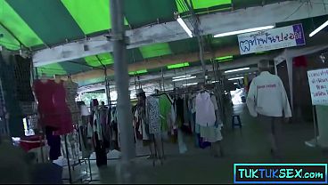 Dua Bule Gila Ngajak Janda Thai Mungil Lidahnya Berlubang