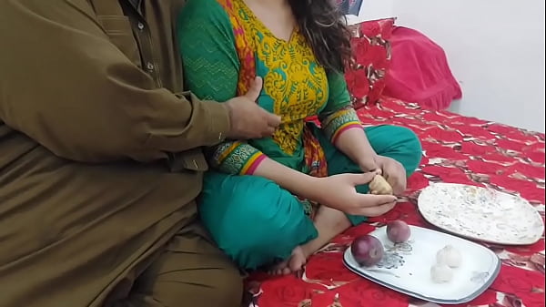 Bantuin Ibu Tiri Potong Sayur, Habis Itu Ngentot Pantat Besarnya, Dia Selingkuhin Bapak Tiri, Audio Hindi Jelas.