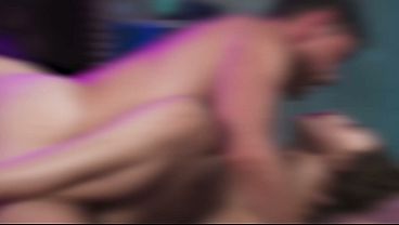 Deh Mobil – Cewek Rusia Coklat Seksi Pake Jaring-jaring Nikmatin Kontol Besar Di Semua Posisi Ngewe