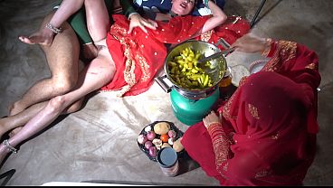 Ibu Tiri Desi India Lagi Ml Di Dapur, Ngomong Kotor Pake Bahasa Hindi, Nikmatin Coli Sambil Masak.