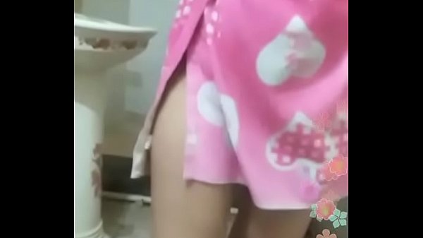 Desi Mandi Basah Kuyup, Bikin Makin Pengen Lihat