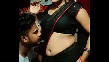 Desi Bhabhi Saree Navel Panas, Bikin Ngilu