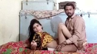 Desi Gadhi Rajasthani Gaon Ki Aurat Ko Truck Driver Pel Raha Hai