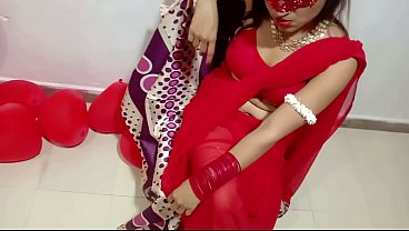 Baru Nikah, Istri India Pake Sari Merah, Ngerayain Valentine Sama Suami Desi, Crot Penuh, Bokep Hindi Paling Hot.