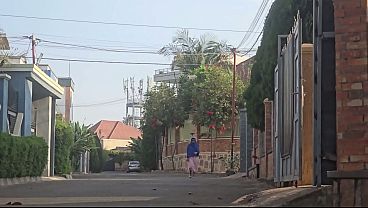 Mampus, Seorang Ibu Arab Colmek Basah Di Pinggir Jalan Dekat Rumah, Bikin Lihat Langsung Tegang.