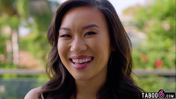 Ngebut Bareng Kimmy Kimm, Bocah Asia Mungil Yang Doyan Dijitak Pantatnya.
