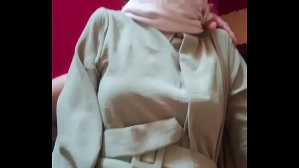 Saudari Tiri Berhijab Digebukin Pas Momen Lebaran, Makin Nikmat Rasanya