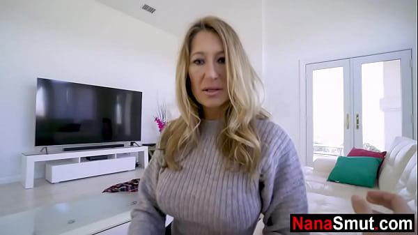 Nenek Tiri Yang Horny Minta Dikencengin Sama Cucu Tiri