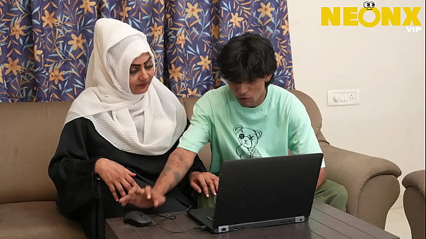 Hijab Cewek Ketahuan Abang Tiri Lagi Colmek